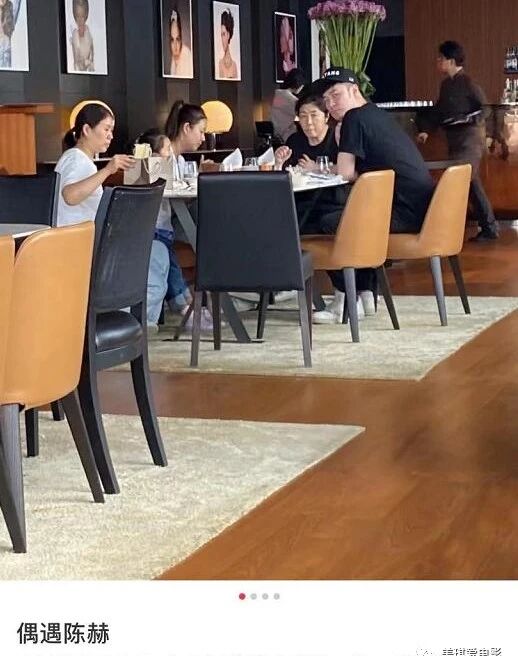 陈赫带家人喝下午茶,发现被偷拍后表情不悦,安安侧脸像极张子萱