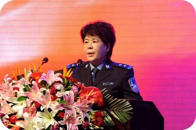 致席娜 警营花木兰——侠骨柔情刘成晓 她是同事口中的"刘大哥"