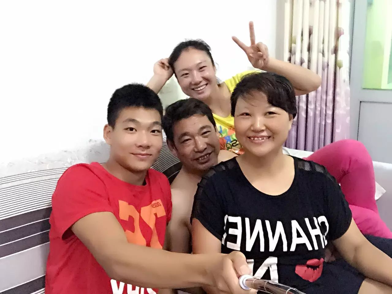刘金丹出生在河北廊坊香河的一个贫困家庭里,困苦的生活让她比同龄