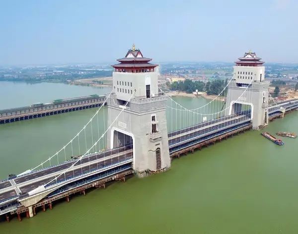 世界首座"悬索 塔楼"景观桥 扬州万福桥景观再升级