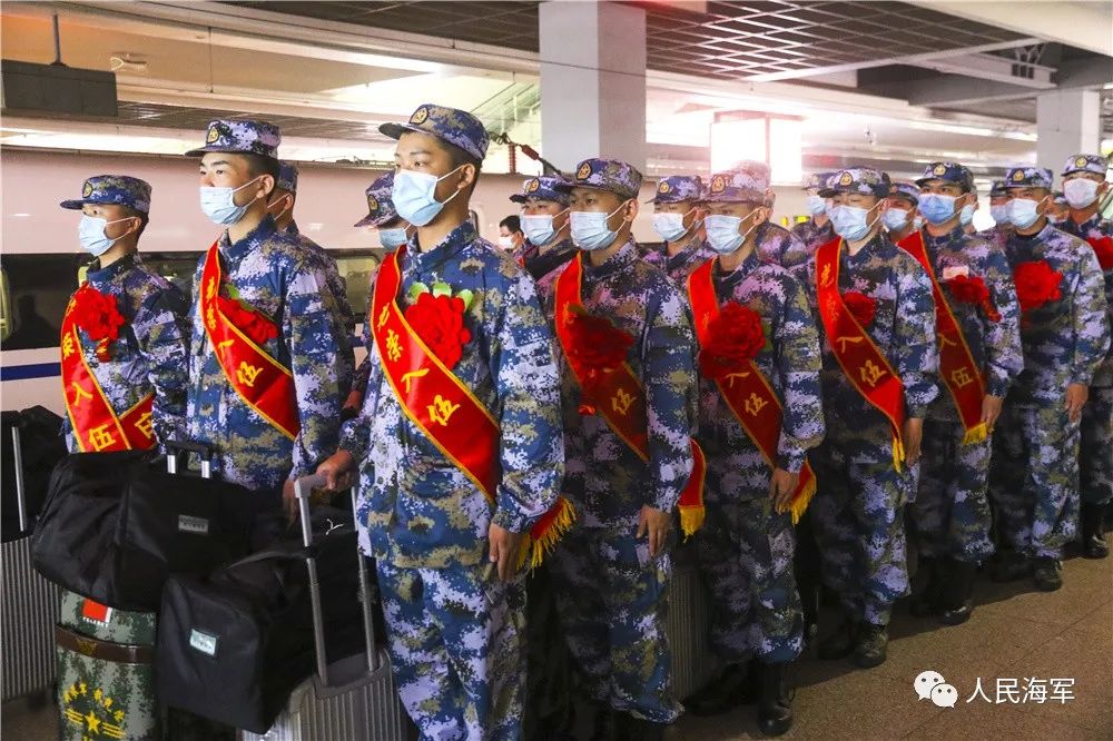 入伍新兵海军各新兵训练基地就在同一天迎来了今年首批春季新兵北部