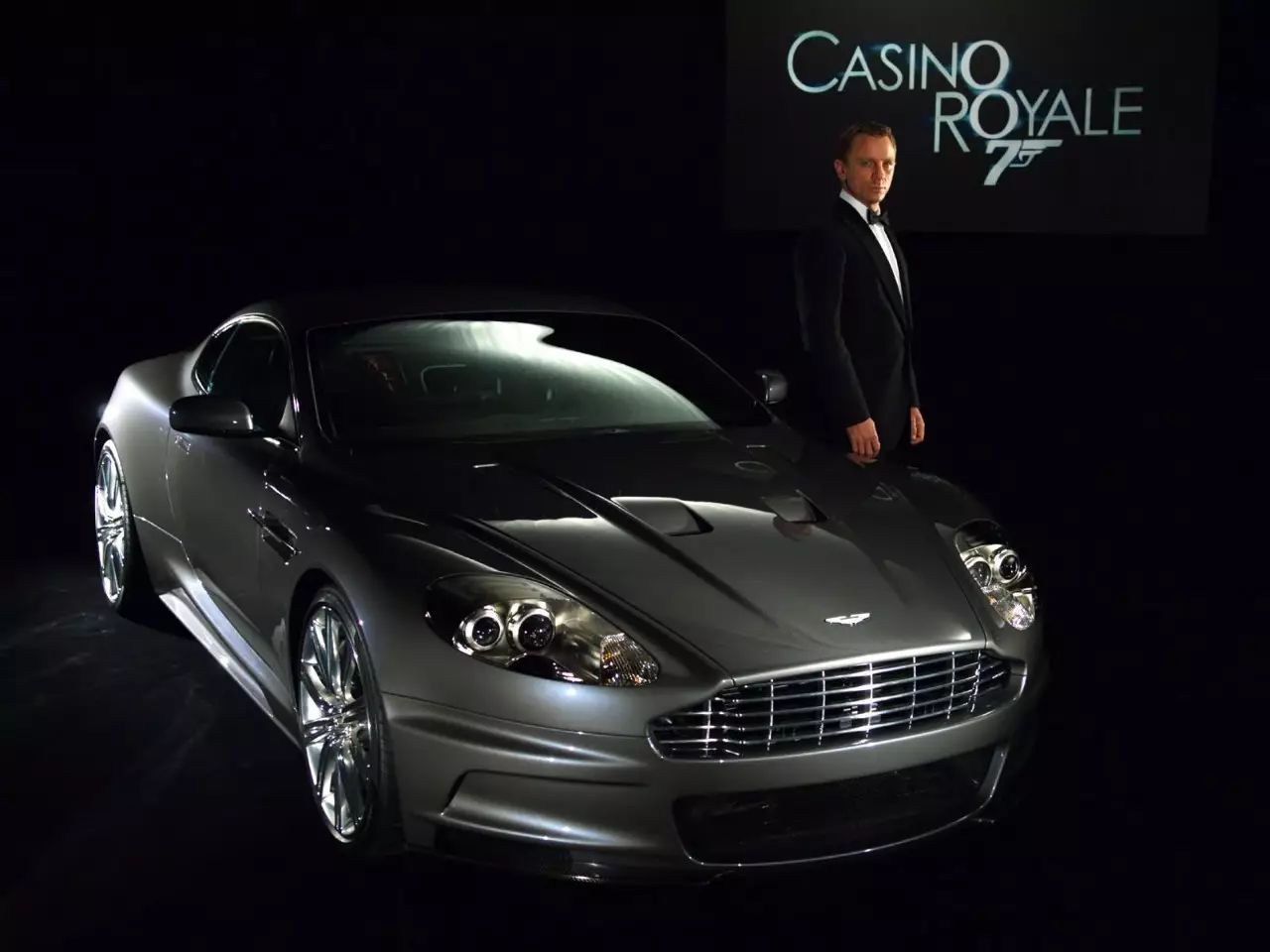 很多人熟悉阿斯顿·马丁跑车,是从007系列电影里,梦幻的造型,强劲的