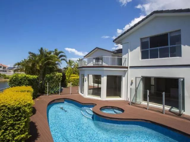 0万是买悉尼残破老屋，还是黄金海岸水景豪宅？澳洲房价差距到底有多大？