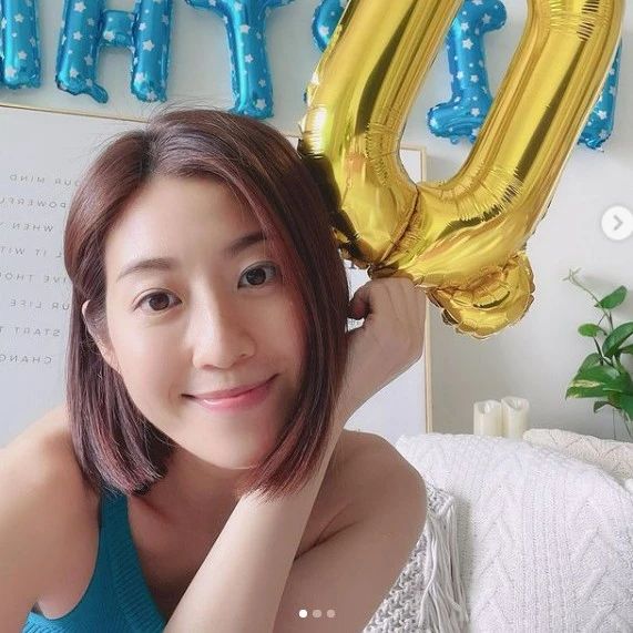 陈自瑶素颜为女儿庆祝9岁生日,爸爸王浩信继续没影?