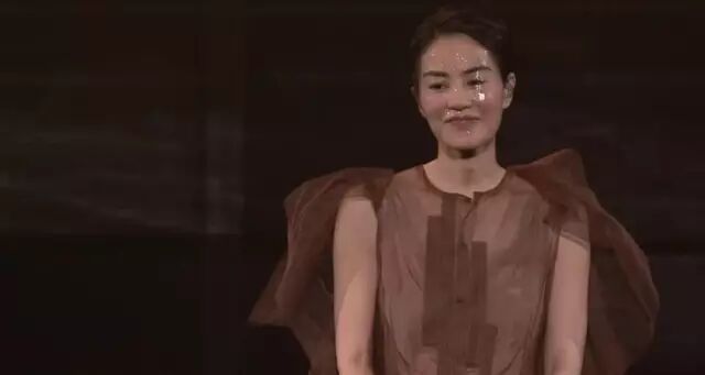 王菲演唱会真的崩了!最大赢家是TA