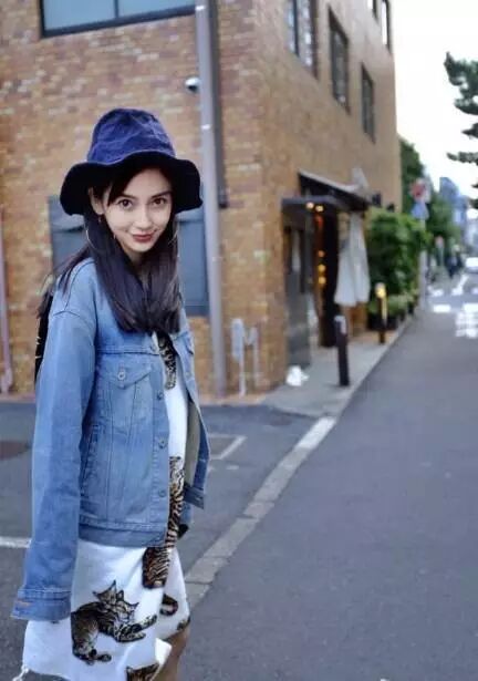 为什么许多女明星怀孕时只见肚子大,腿照样瘦,脸照样小?