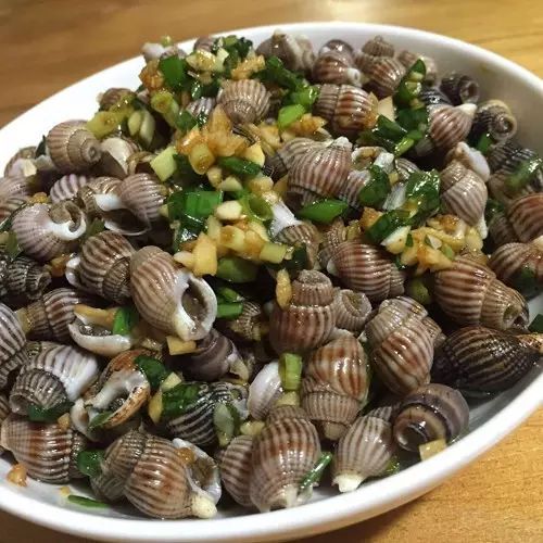 在宁波地区,织纹螺一般叫割香螺,品种颜色不同,也有的叫小黄螺.