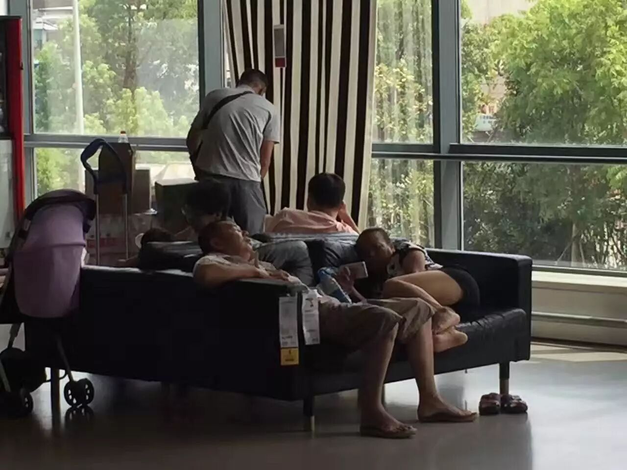 马云无人超市被蹭空调大妈占领?你又被朋友圈骗了