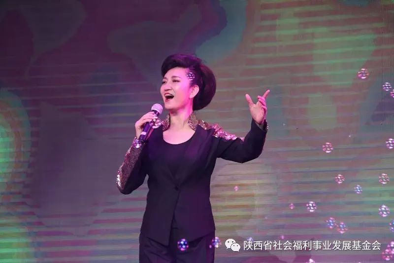 著名青年歌手王红梅演唱《不负苍天不负民》《美丽陕西》