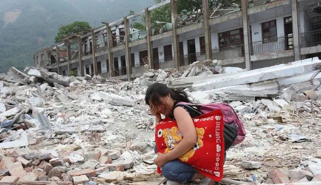 2008年5月12日14时28分04秒,四川省汶川县发生了8.0级地震.图源