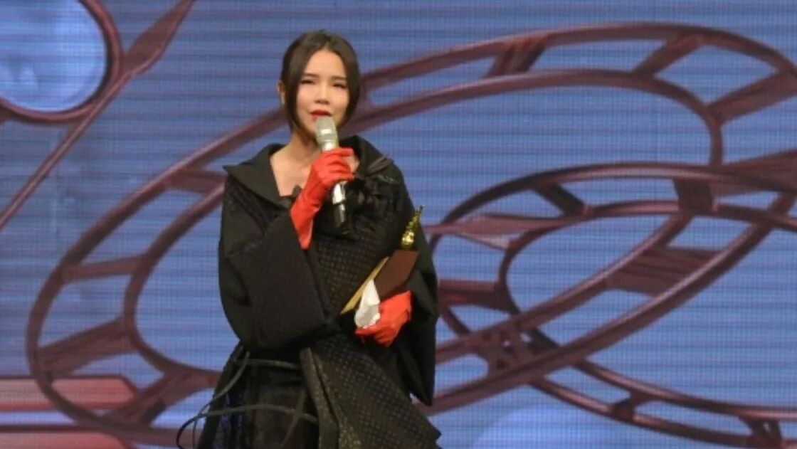 大着肚子登上叱咤领奖台的准妈妈,除了谢安琪还有她......