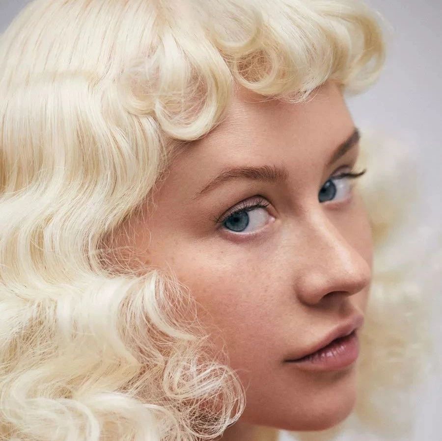 Christina Aguilera|百变造型登杂志封面 新专辑想必肯定不远了