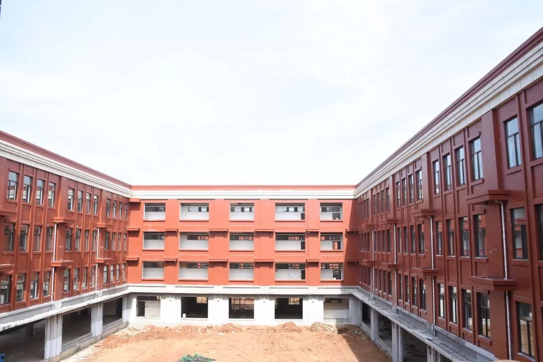 华一光谷分校小学部今秋开学,将办成12年一贯制学校