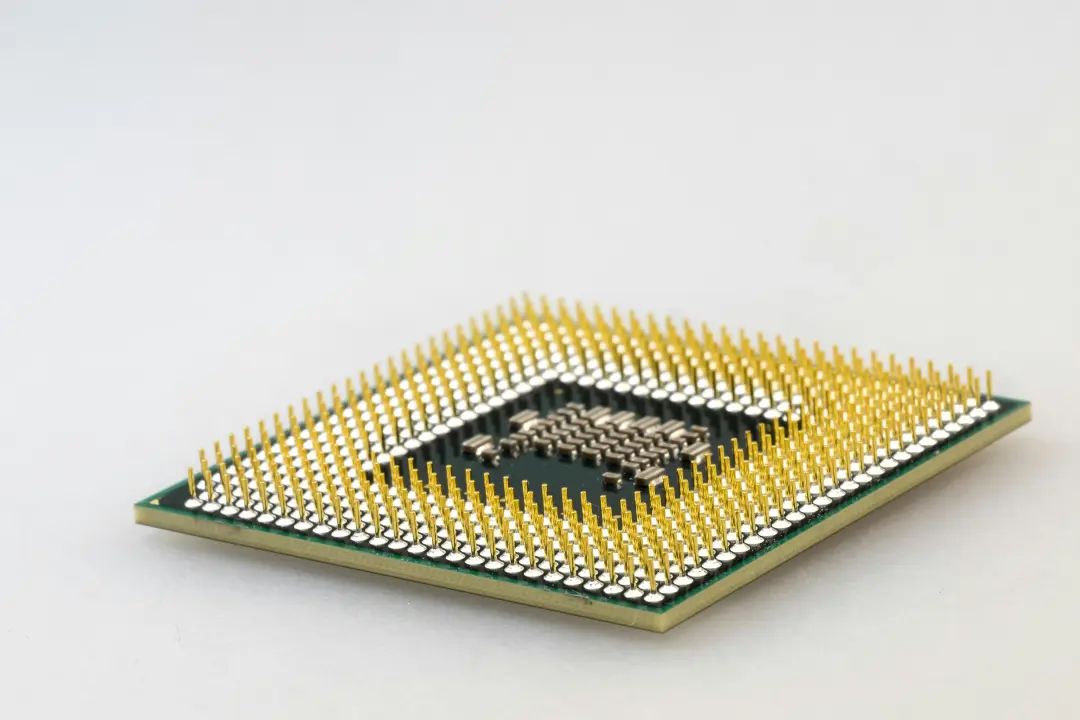 免费 棕色和绿色计算机处理器 素材图片