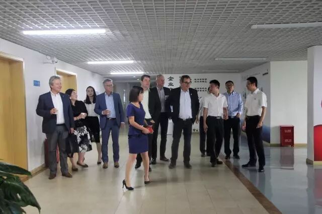 荷南专家一行参观亲睦家健康公寓3楼