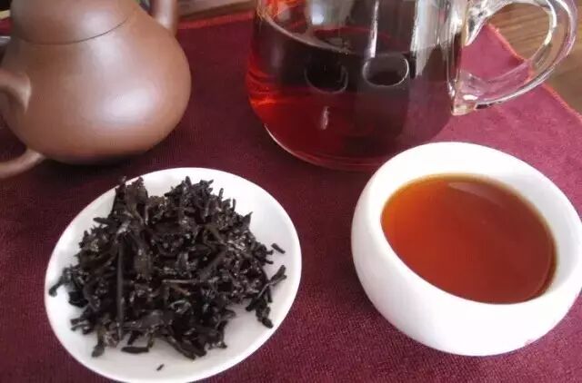 安化黑茶是癌症的阻断剂、胆结石的击碎剂、动脉硬化的软化剂、肥