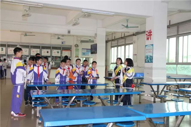 华侨感受|荔城中心初中毕业生到中小中学参观,提前衔接小学v华侨初中聚仁兰溪图片