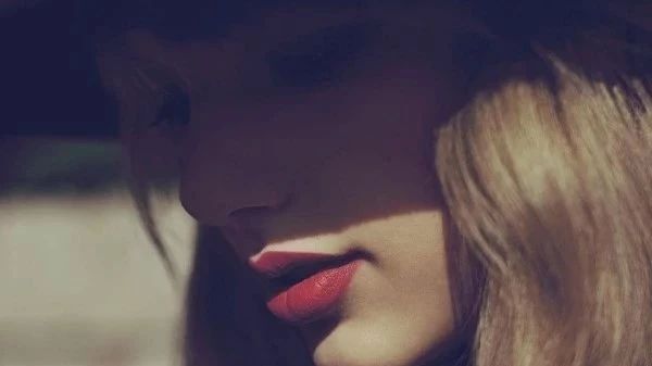 Taylor Swift : 你宛如碎钻,闪耀着时代