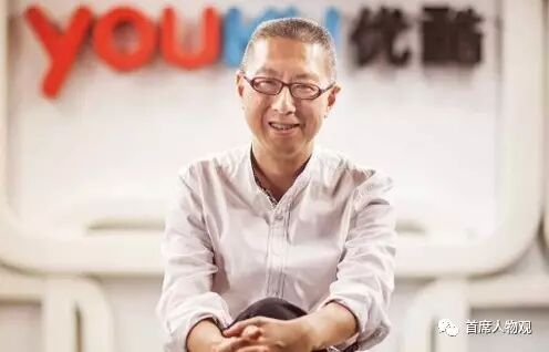 张旭豪站在三岔口，路标是俞永福、古永锵和王兴