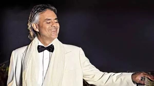 若上帝也有歌声的话,那声音就如 Andrea Bocelli(安德烈.波切利)