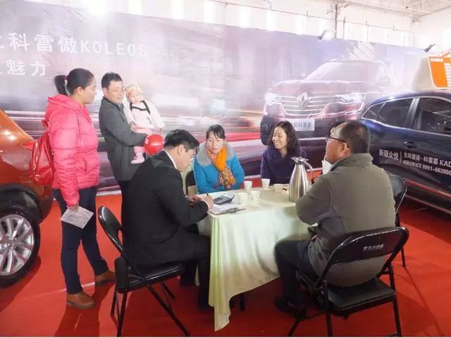 2016吐鲁番举办首届国际汽车博览会