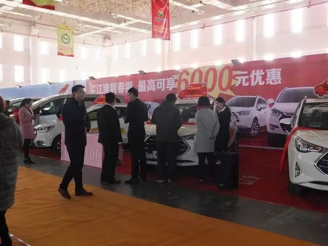 2016吐鲁番举办首届国际汽车博览会