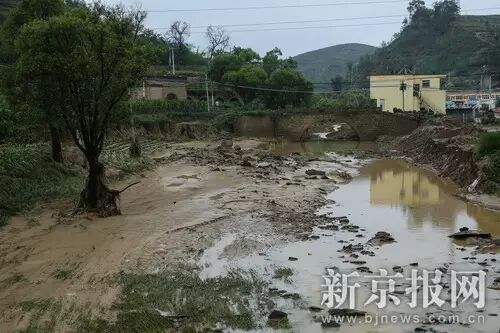 陕西榆林洪灾:百年一遇洪水冲垮无排洪功能小水库