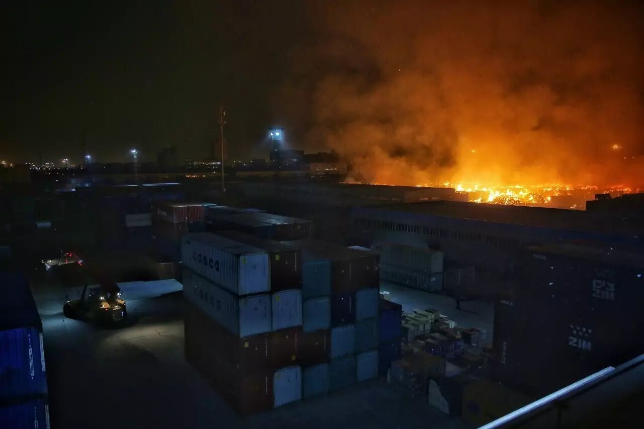 天津港火海12小时救援录:火势凶猛方圆三公里可见