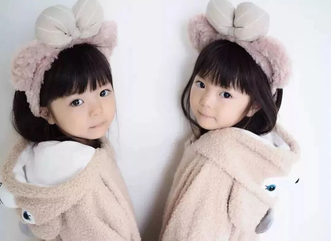 日本这对超会穿的4岁双胞胎萌娃,让众多老阿姨想生女儿了!
