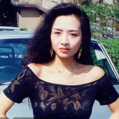 她的胸价值200万,曾是香港街头最红的艳星,一度被人称赞为“波霸”! 2017-11-10 医美联盟