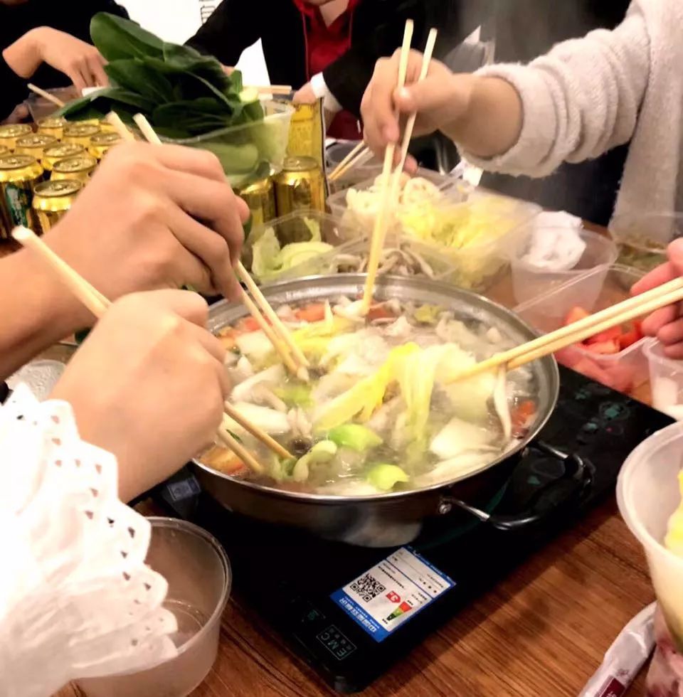 蜂缘财富员工冬季火锅聚餐活动圆满成功