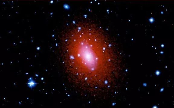  星系之外:图中那个不太起眼的斑点是通过可见光和X射线观察到的Abell 2029星系团.这类星系团是我们宇宙中最大的结合结构.