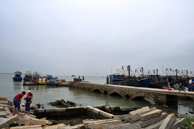 为海门岛上最早的码头, 以前岛民都是通过这个码头进出海岛.