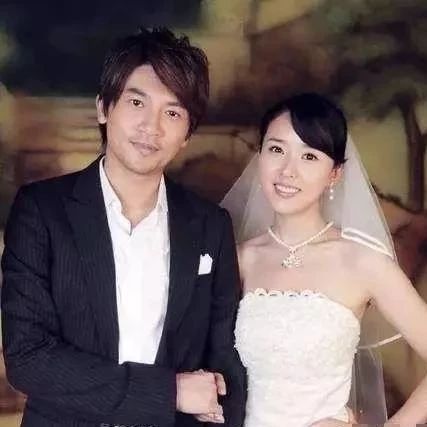 苏有朋老婆照片走红,比林心如漂亮,两人孩子已经会打酱油了