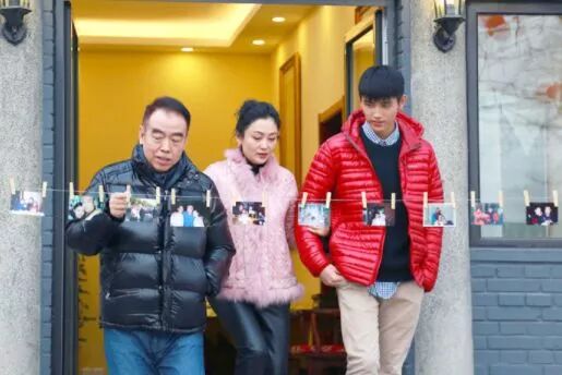 爸爸是实力派老戏骨,妈妈是中戏“金花”之一,如今她也成了演员