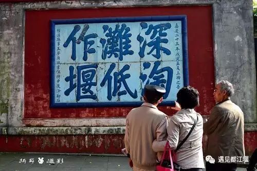 李冰父子_李冰父子修建都江堰的故事_李冰父子