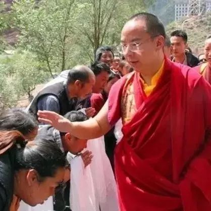 班禅额尔德尼·确吉杰布在西藏日喀则完成系列佛事及社会活动离藏返京