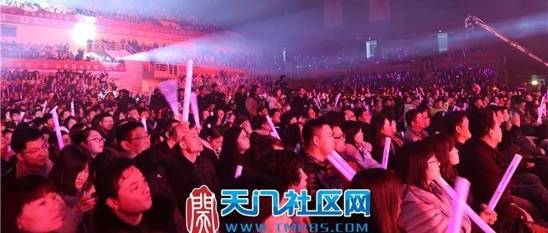 天门今夜不寂寞!百里·凯旋门之夜群星演唱会精彩闹翻天!黄绮姗、张洪量、游鸿明等海量歌手闪耀天门大舞台