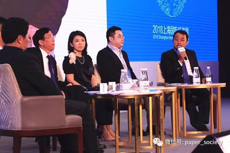 山东华泰纸业股份有限公司董事长李晓亮(中间),江苏省造纸行业协会