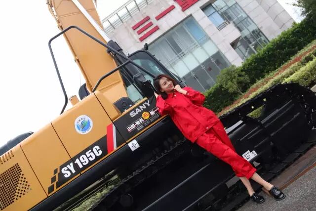 世界小姐与三一挖机.jpg