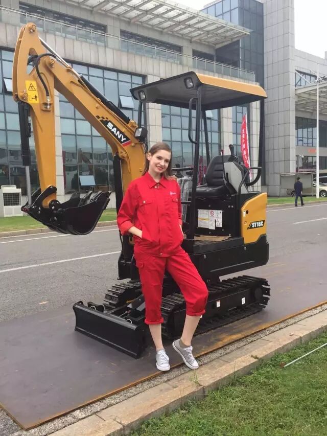 世界小姐与三一挖掘机.jpg