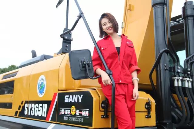 世界小姐与三一挖机.jpg.jpg