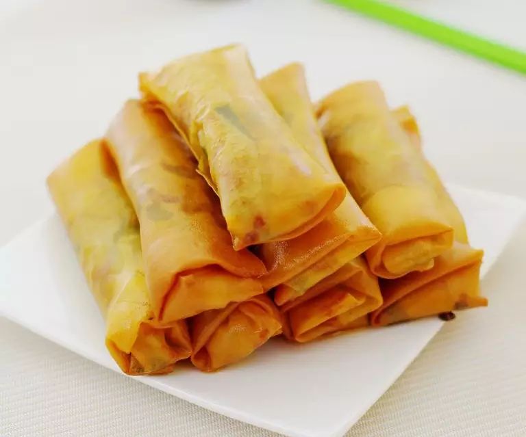 包春卷的方式类似