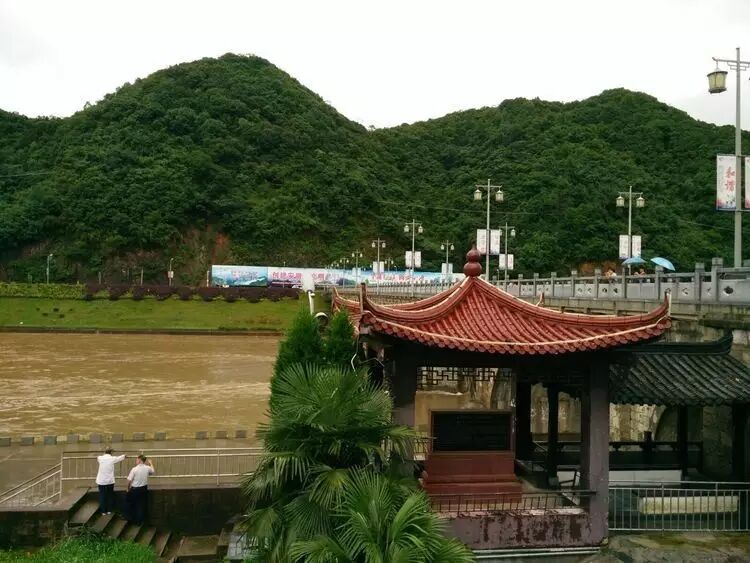 雨下边齐字读什么_雨加齐_浏阳一中鲁雨齐
