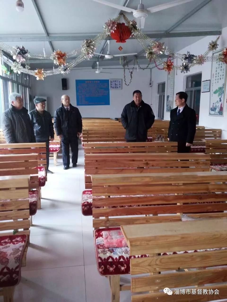 侯庄教会是桓台县22个活动场所之一,下面设有16个活动小组,聚会结束