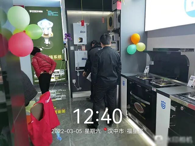 杨女士为什么头一回来就买了德西曼独立蒸烤款集成灶？