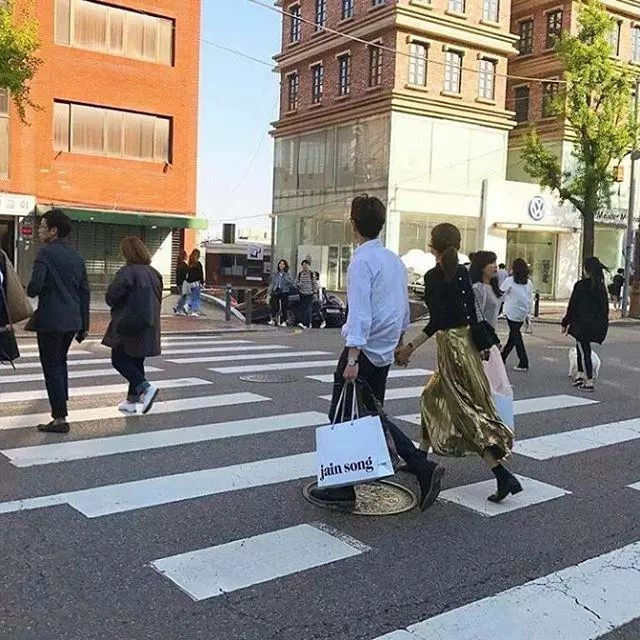 少女时代崔秀英&郑京浩,堂堂正正的街头约会 “已恋爱五年”