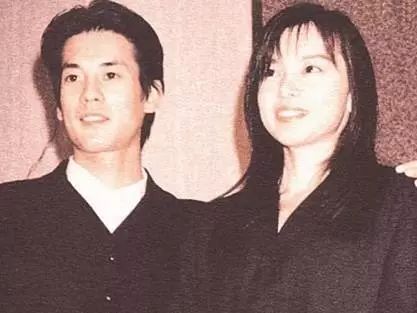 52岁的她曾是日剧女王,木村拓哉都对她暗生情愫,结婚22年拒生孩子,却被老公宠到羡煞旁人!