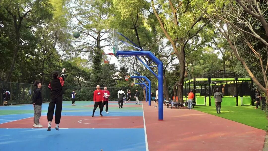 新葡京博彩官网公园户外健身设施“上新”！