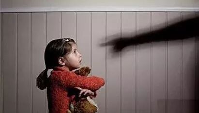 陈乔恩至今和妈妈有隔阂:中国式棍棒教育下的孩子,多久才能走出阴影